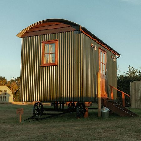 Glamping In Wiltshire In Our Luxury Shepherds Hut Τσίπενχαμ Εξωτερικό φωτογραφία