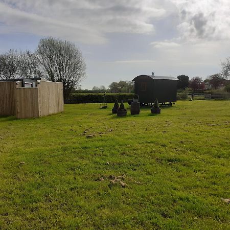 Glamping In Wiltshire In Our Luxury Shepherds Hut Τσίπενχαμ Εξωτερικό φωτογραφία