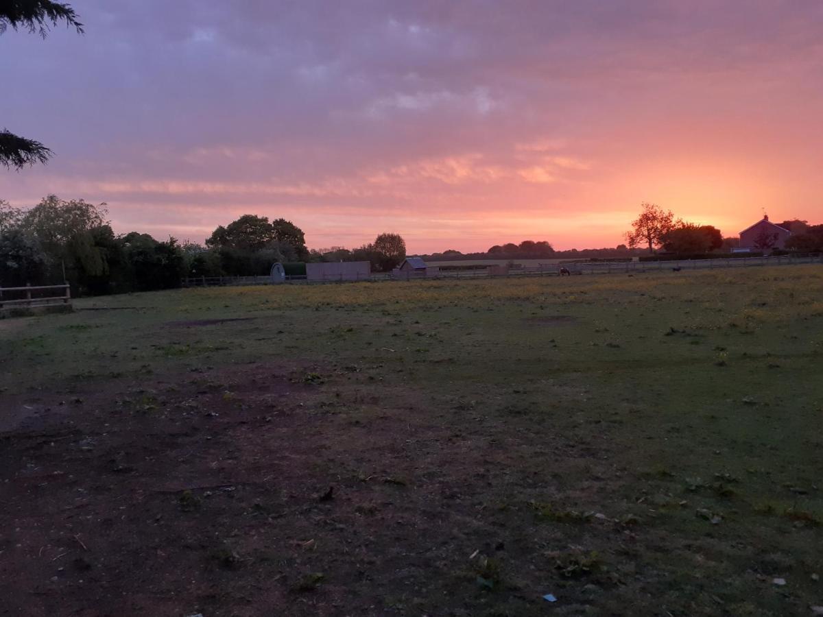 Glamping In Wiltshire In Our Luxury Shepherds Hut Τσίπενχαμ Εξωτερικό φωτογραφία