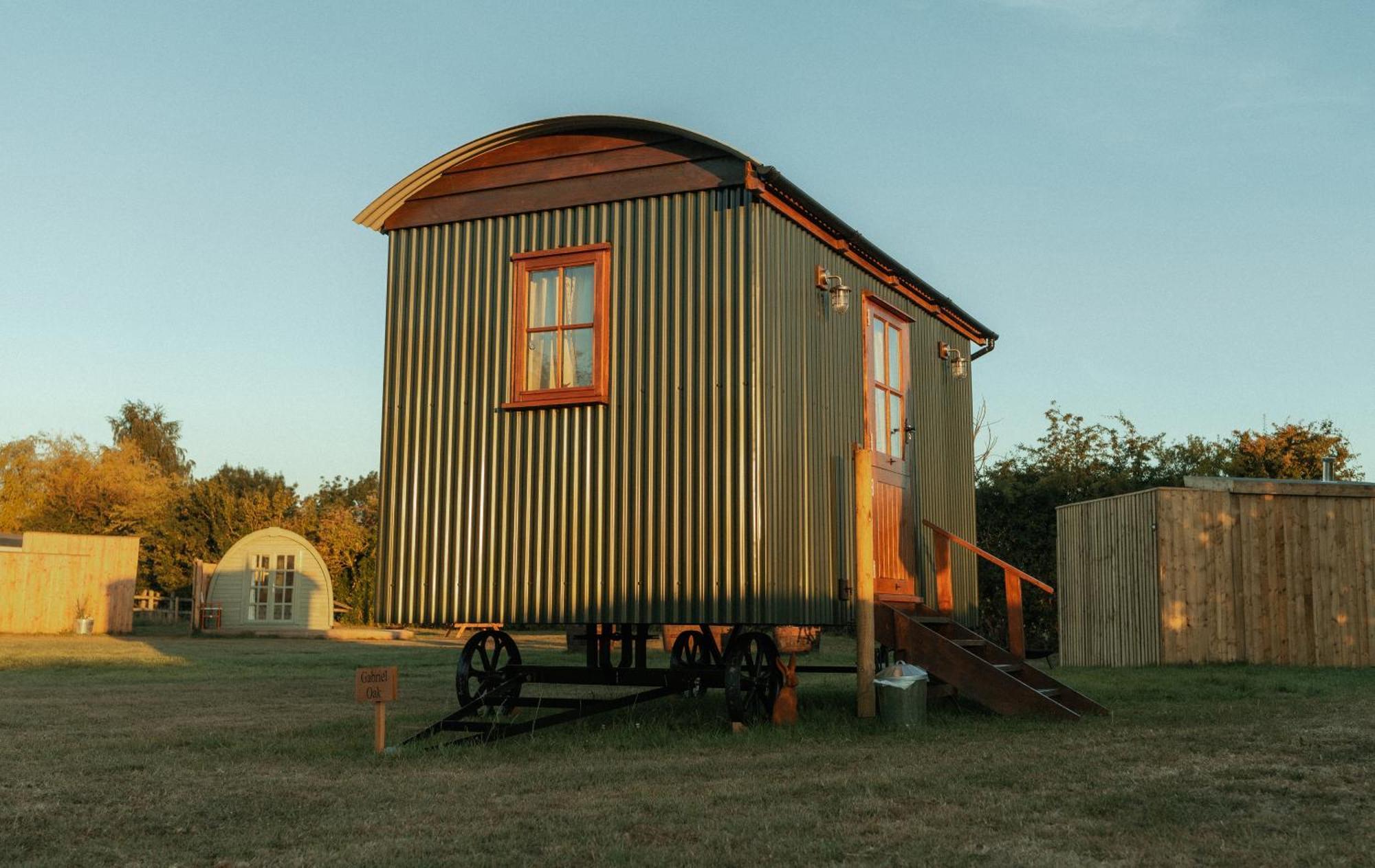 Glamping In Wiltshire In Our Luxury Shepherds Hut Τσίπενχαμ Εξωτερικό φωτογραφία