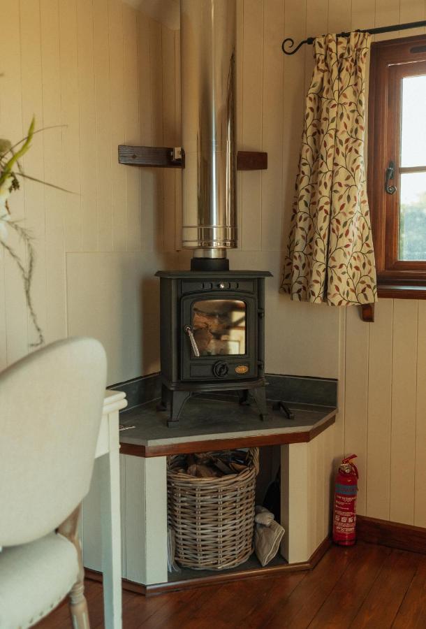 Glamping In Wiltshire In Our Luxury Shepherds Hut Τσίπενχαμ Εξωτερικό φωτογραφία