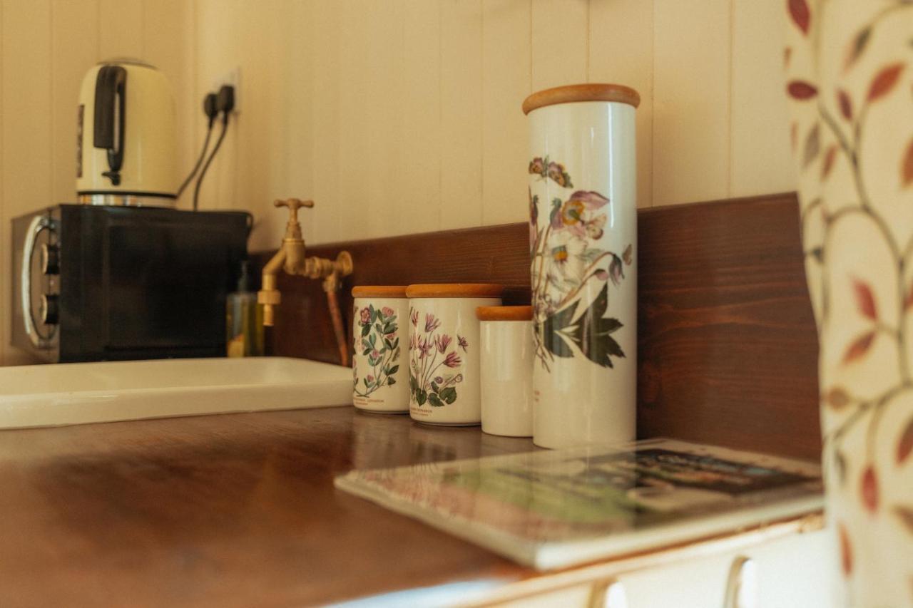 Glamping In Wiltshire In Our Luxury Shepherds Hut Τσίπενχαμ Εξωτερικό φωτογραφία